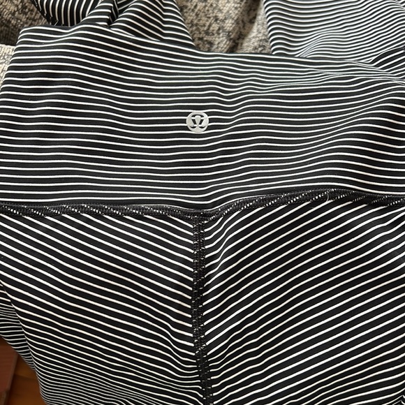 LULULEMON wunder under flux hype stripe leggings - size 2 (28in length)🫶🏻 - Picture 2 of 5